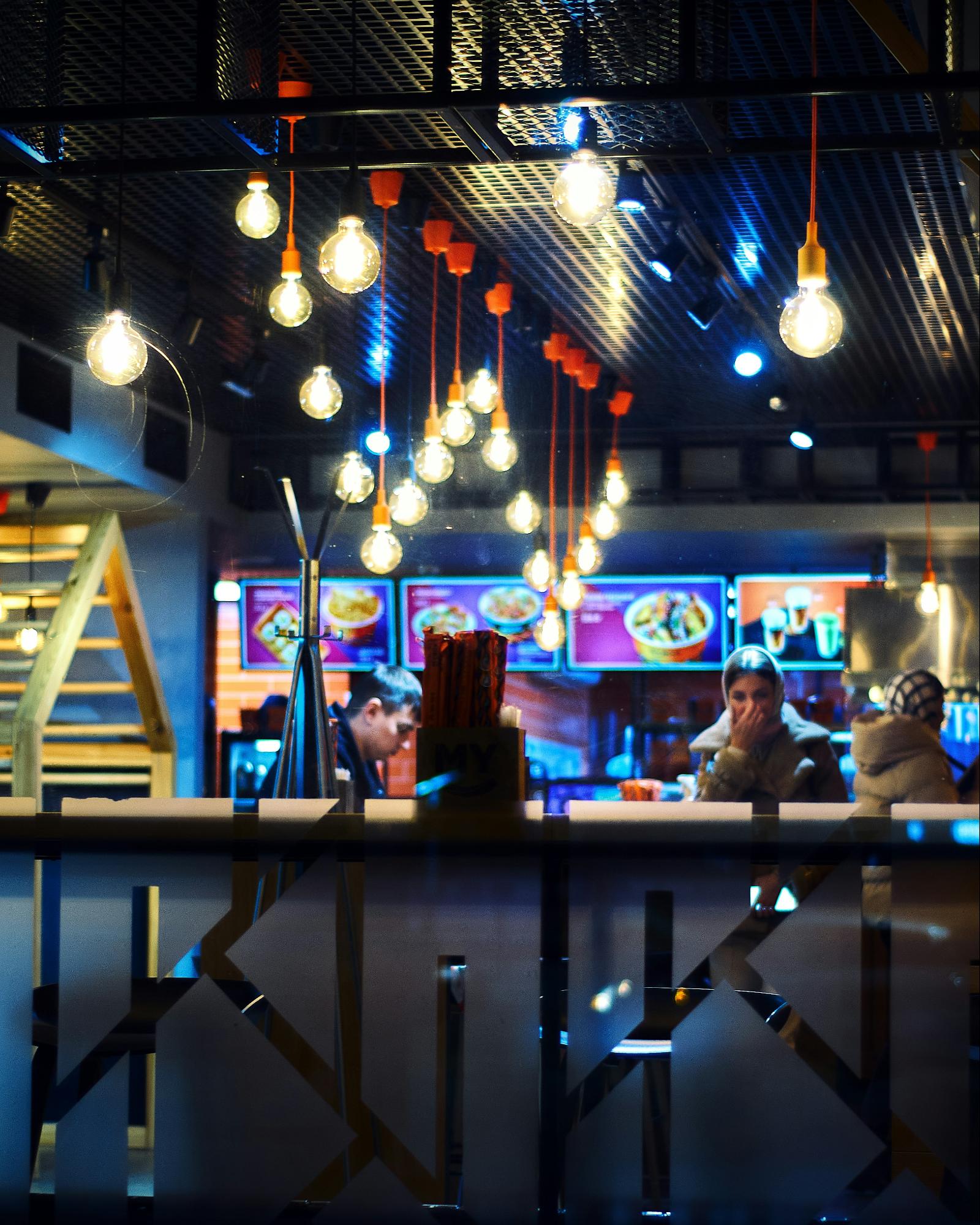 Overcoming challenges in restaurant foot traffic analysis implementation