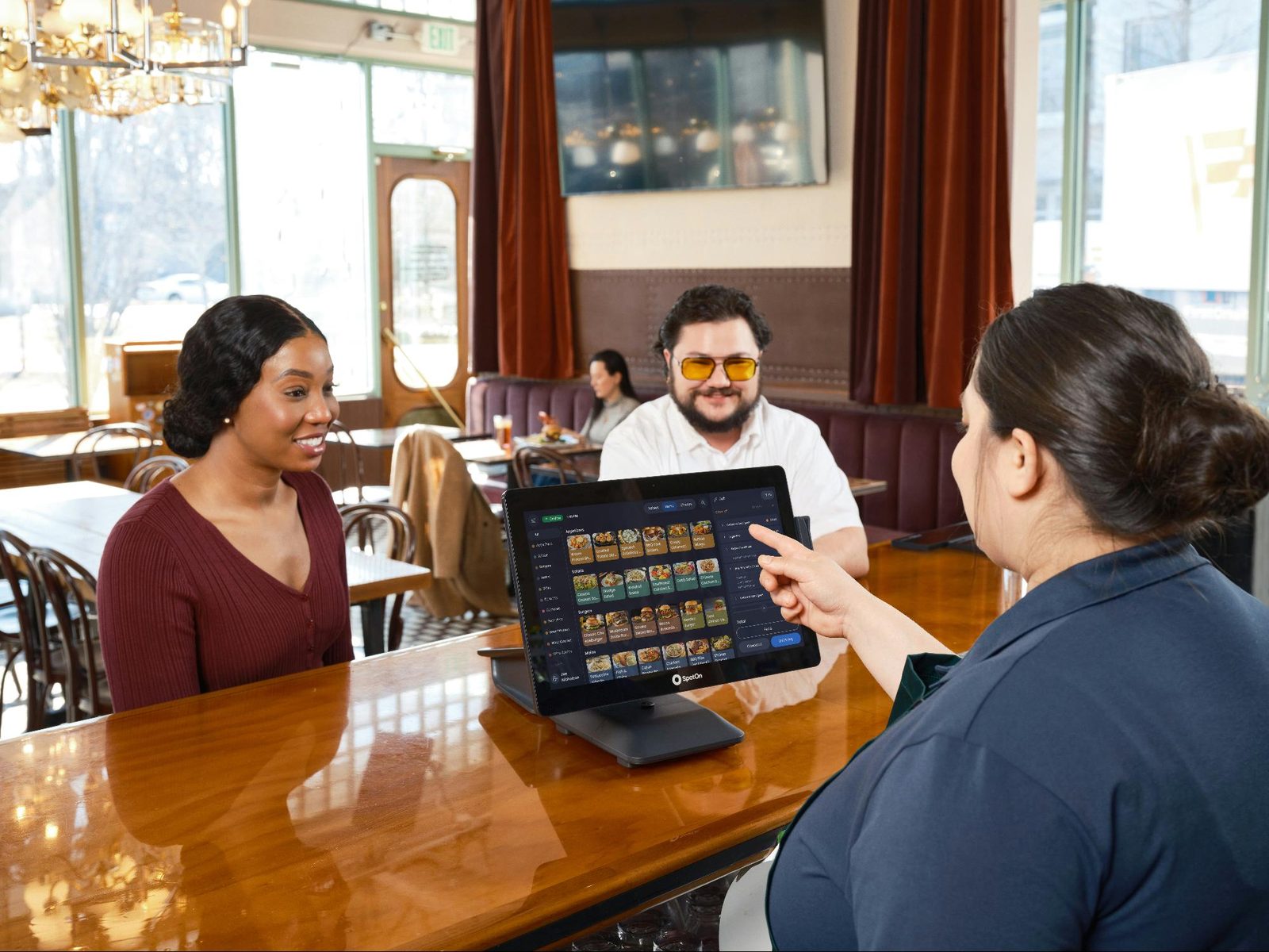 Successful multi-location restaurant expansion supported by software tools